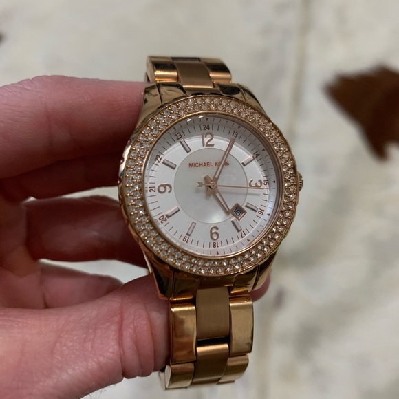 Michael Kors Quartz Rose Gold w/White Dial Watch - Picture 3 of 8